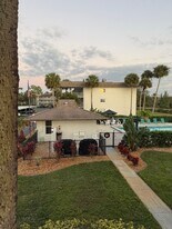 5635 Rattlesnake Hammock Rd in Naples, FL - Building Photo