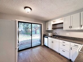 519 Cinderella Loop in Eugene, OR - Building Photo - Building Photo