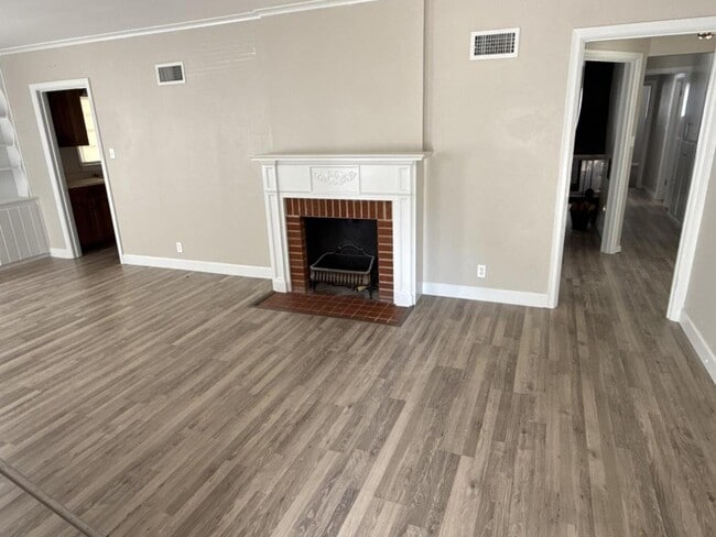 1308 N Charles St in Pampa, TX - Building Photo - Building Photo