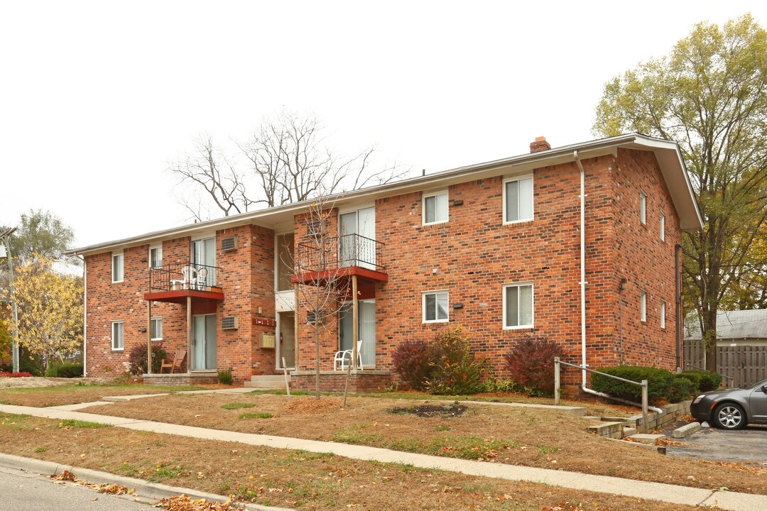 Legacy Flats in Plymouth, MI - Building Photo
