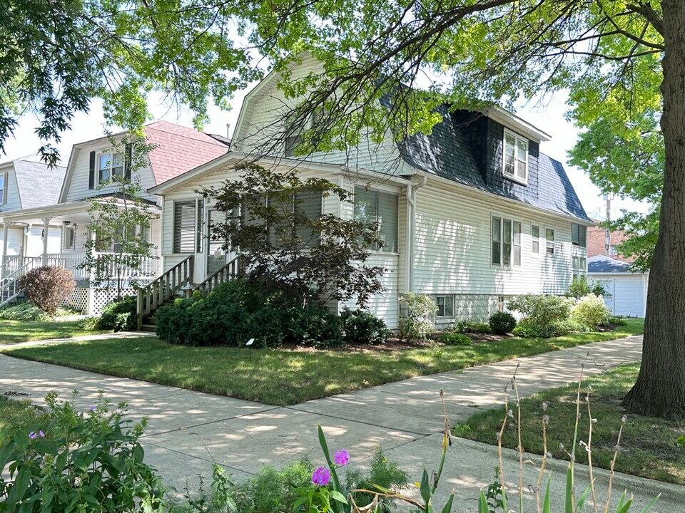 5701 N Keystone Ave, Unit R05A in Chicago, IL - Building Photo