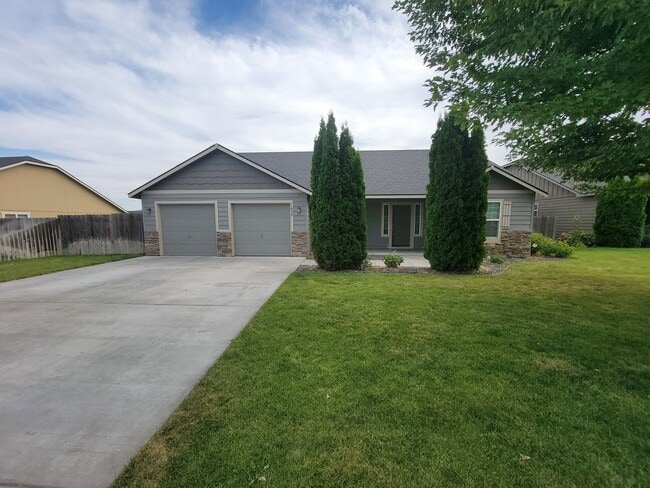 property at 1490 Crab Apple Cir