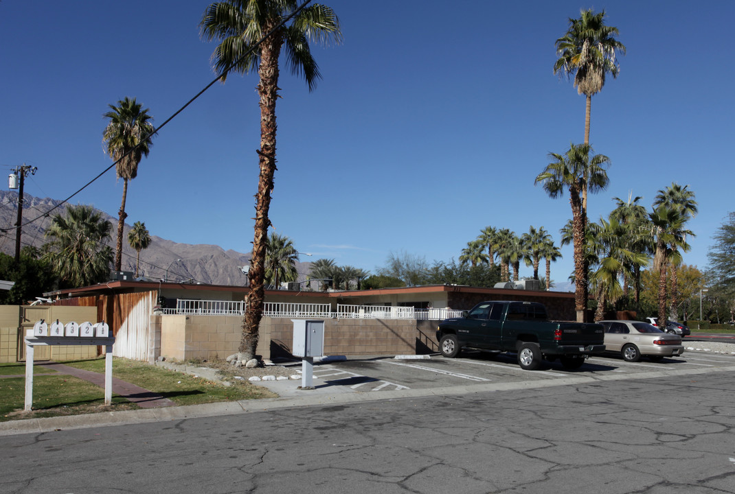 511 S Desert View Dr in Palm Springs, CA - Building Photo