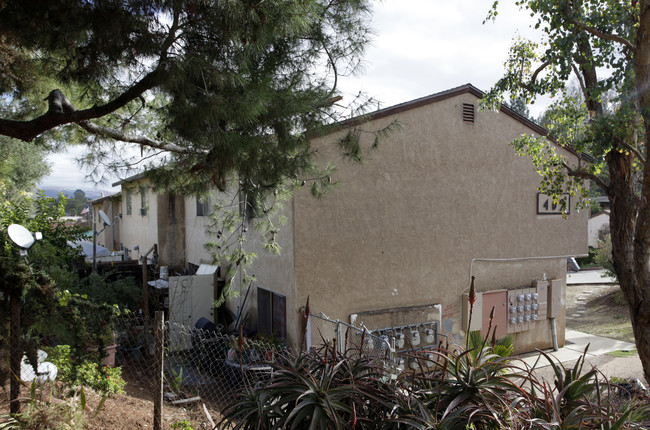 402 S Tulip St in Escondido, CA - Foto de edificio - Building Photo