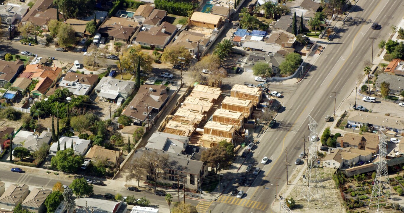 Lyon Lane Noho in North Hollywood, CA - Building Photo