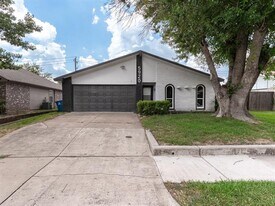 5920 Maple Ln in Rowlett, TX - Building Photo