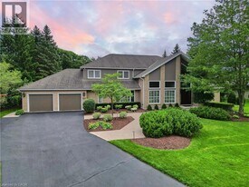 587 Manorwood Ct in Waterloo, ON - Building Photo