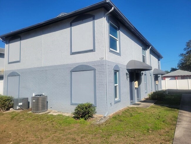 5122 E Temple Heights Rd in Tampa, FL - Building Photo - Building Photo