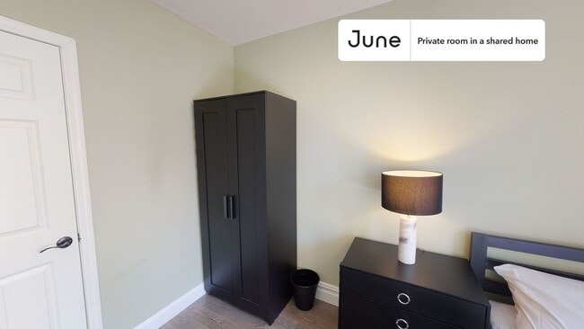 Private bedroom in 3 bed/2 bath Home in New York, NY - Building Photo - Building Photo