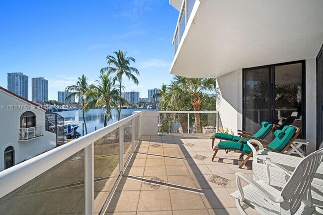 3610 Yacht Club Dr in Aventura, FL - Building Photo - Building Photo