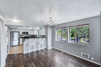 162 S Coeur Dalene St, Unit B 301 in Spokane, WA - Building Photo - Building Photo