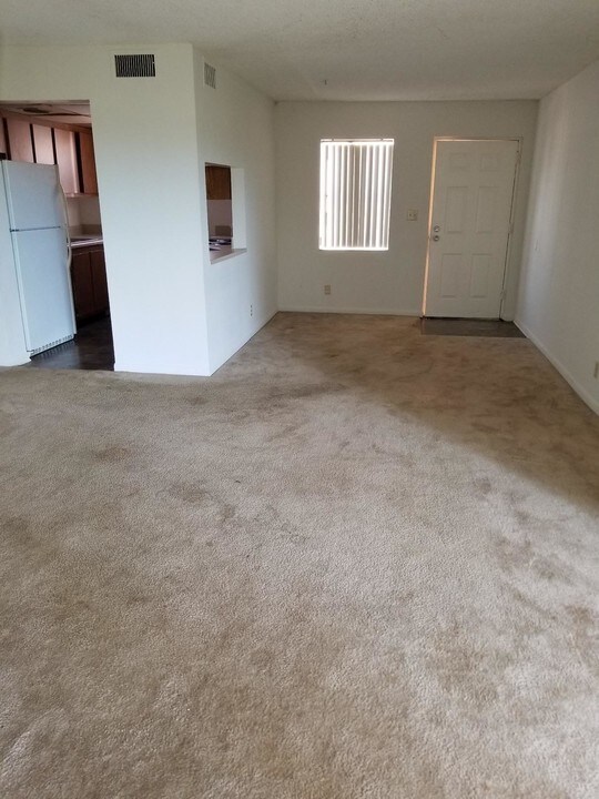 1900 N Congress Ave-Unit -408 in West Palm Beach, FL - Building Photo
