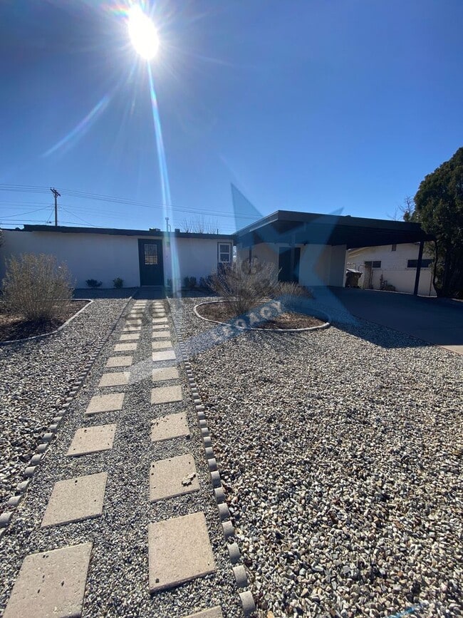 1940 Anderson Dr in Las Cruces, NM - Building Photo - Building Photo
