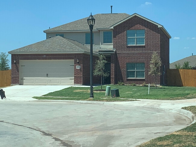 property at 404 Harbor Oaks Dr