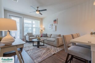 15950 Chase Hill Blvd in San Antonio, TX - Building Photo