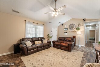401 Bret Ct in Jacksonville, NC - Building Photo - Building Photo