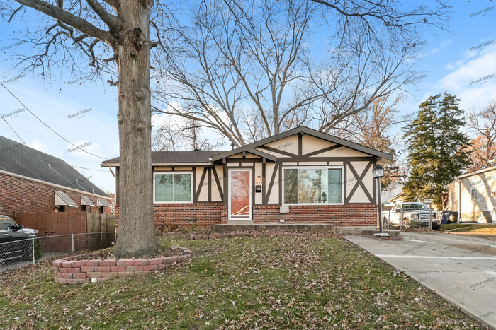 7823 Clevedon St in St. Louis, MO - Building Photo