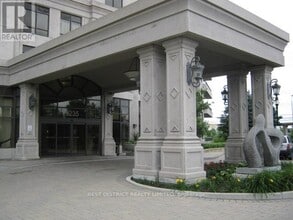 9235 Jane St in Vaughan, ON - Building Photo - Building Photo