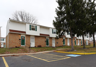 Chesapeake  Pointe Apartments in Akron, OH - Building Photo - Building Photo