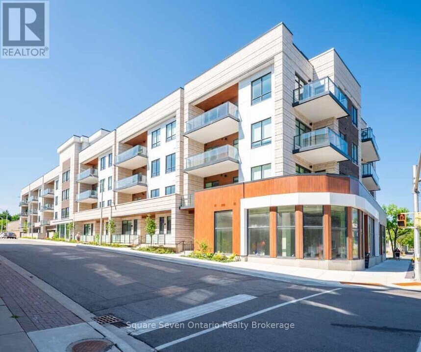 123 Maurice Dr in Oakville, ON - Building Photo