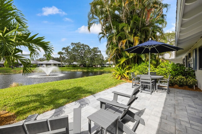 206 Club Dr in Palm Beach Gardens, FL - Building Photo - Building Photo