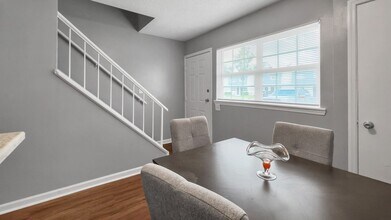 Amelia West Townhomes in Valdosta, GA - Foto de edificio - Building Photo