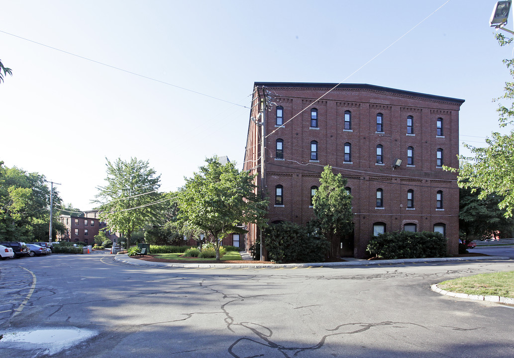 Centennial Island Apartments in Lowell, MA - Foto de edificio