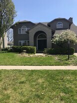 2704 Cherry Hills Dr in Champaign, IL - Building Photo