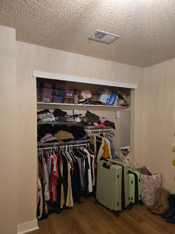 7512 Whisperwillow Dr in Sacramento, CA - Foto de edificio - Building Photo