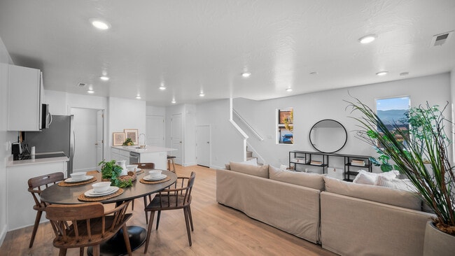 1694 S Wahweap Way in Washington, UT - Building Photo - Building Photo