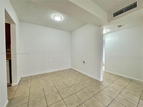 6901 NW 179th St in Hialeah, FL - Building Photo - Building Photo