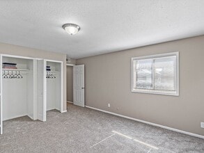 Grant 79 in Overland Park, KS - Foto de edificio - Building Photo