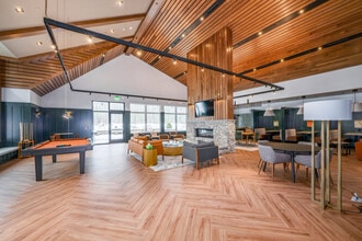 Walnut Knoll Apartments in Foxboro, MA - Foto de edificio - Lobby