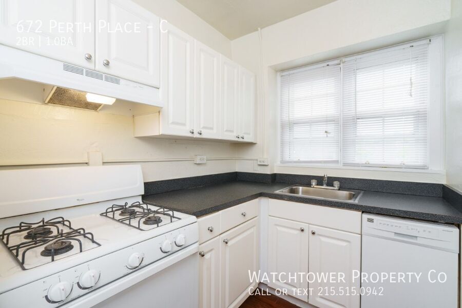 672 Perth Pl in Philadelphia, PA - Building Photo