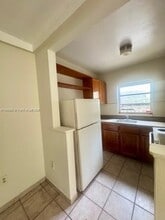 910 Douglas Rd in Coral Gables, FL - Building Photo - Building Photo