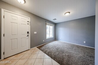 5744 S 21st Pl in Phoenix, AZ - Building Photo - Building Photo