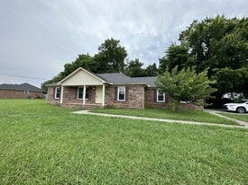 1302 Haynes Dr in Murfreesboro, TN - Building Photo