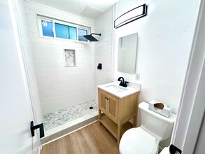18230 Kingsdale Ave in Redondo Beach, CA - Building Photo - Building Photo