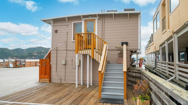 21 Main St in Tiburon, CA - Building Photo - Building Photo