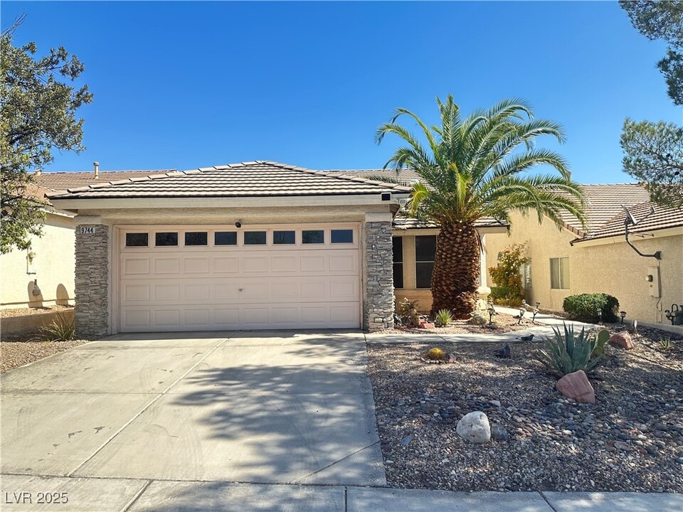 9744 Panorama Cliff Dr in Las Vegas, NV - Foto de edificio