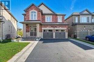 19 Purdy Pl in Clarington, ON - Building Photo