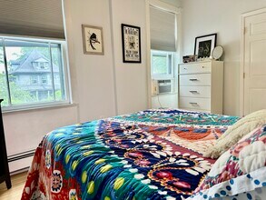49 Grove St, Unit 4 in Auburndale, MA - Building Photo - Building Photo