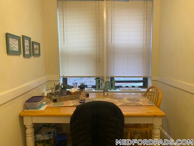 63 Fellsway W, Unit 10 in Medford, MA - Foto de edificio - Building Photo