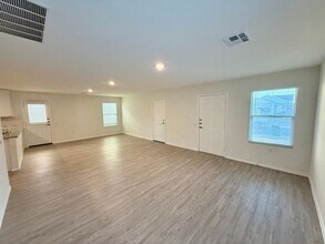 4443 Glades Wy in San Antonio, TX - Building Photo - Building Photo