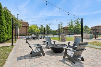 ReNew Poplar Creek in Hoffman Estates, IL - Building Photo - Building Photo