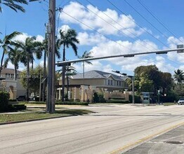 8838 W Flagler St in Miami, FL - Foto de edificio - Building Photo