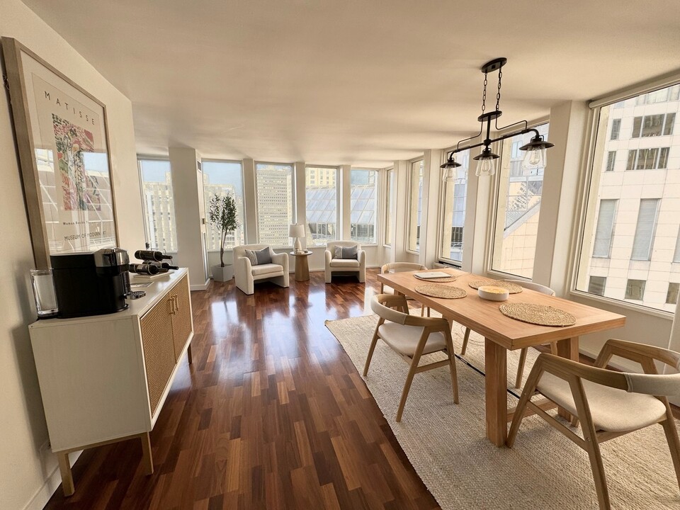 100 E Walton St in Chicago, IL - Building Photo