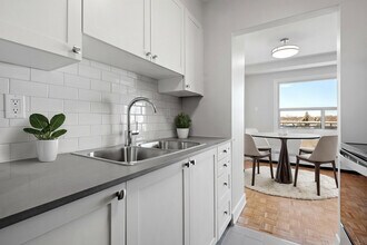 South Grand Apartments in London, ON - Building Photo - Building Photo