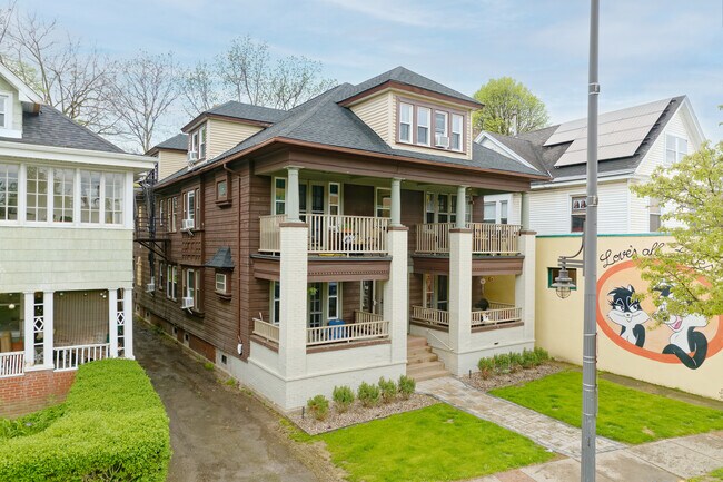 995 Monroe Ave