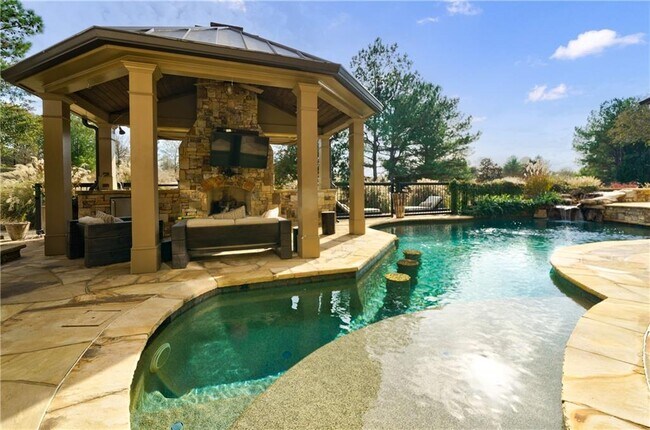 521 Brendlynn Ct in Suwanee, GA - Building Photo - Building Photo